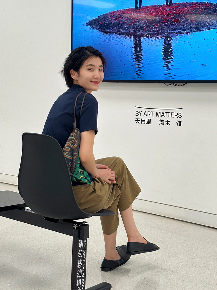 ZHOU LANGQING 네이비 블루 레트로 반팔 폴로 셔츠 여성 티셔츠 여름 캐주얼 기질 스탠드 칼라 하이 엔드 탑