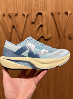 New Balance Rebel V4 舒适百搭长跑跑步鞋 女款浅蓝色WFCXCH4
