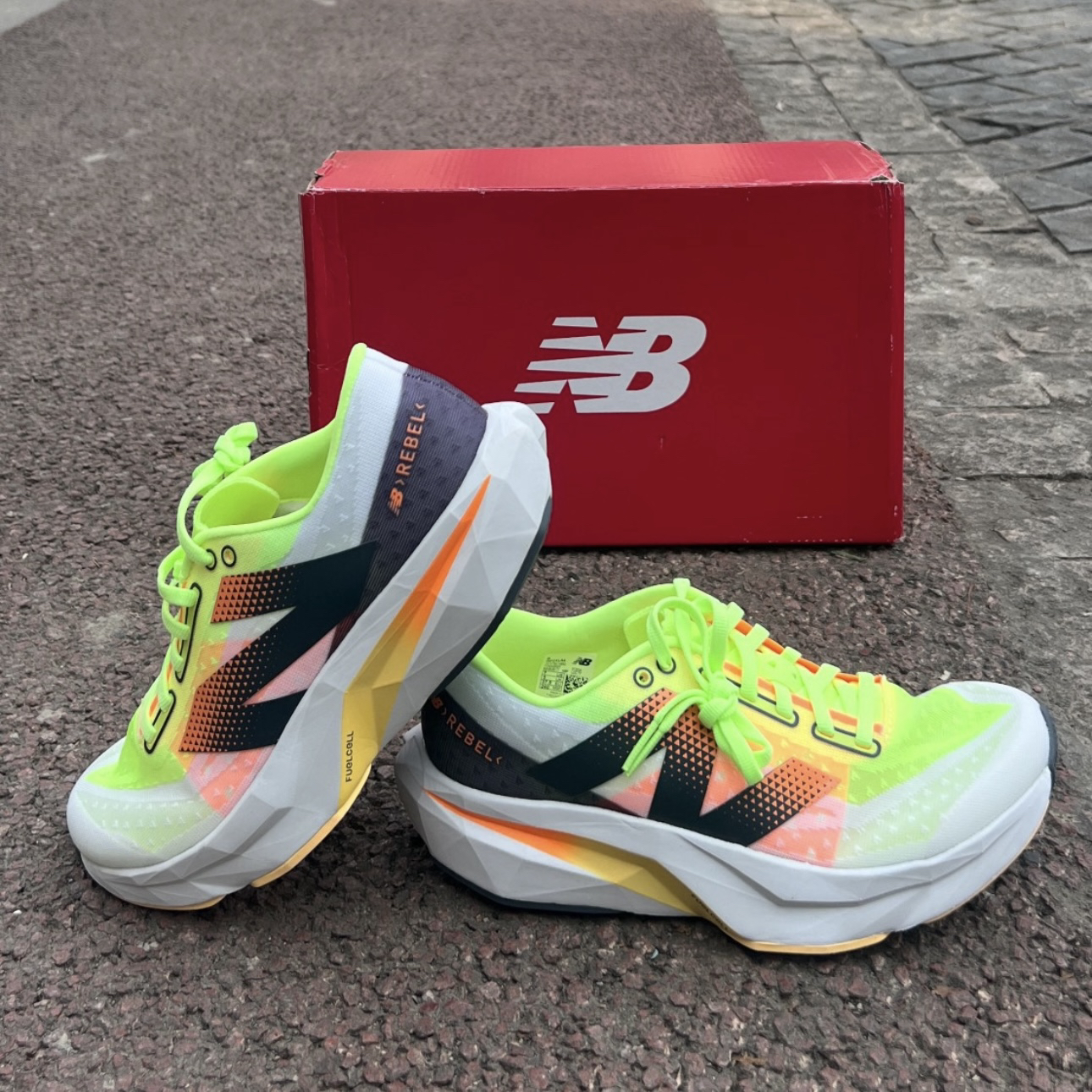 NewBalanceFuelCellRebelV4网布潮流舒适减震休闲鞋白绿橙MFCXLL4