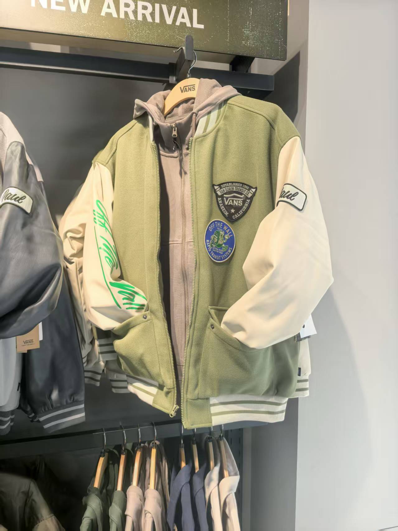 Vans 时尚柔软休闲无帽运动夹克外套 男女同款 灰绿色VN000KCVZBF