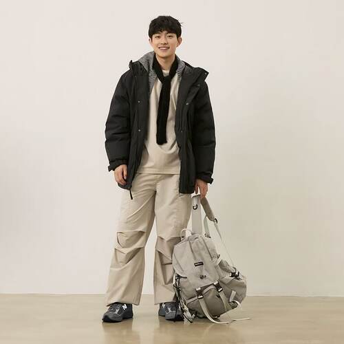 NB运动生活系列时尚舒适巴恩风保暖百搭连帽羽绒服 AMJ44312-BK