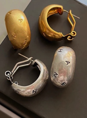 925银针中古vintage哑光金属做旧C型黑色字母耳圈  小香气质耳环
