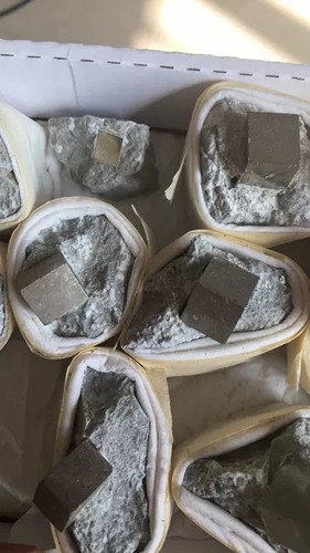 黄铁矿立方体原矿石摆件