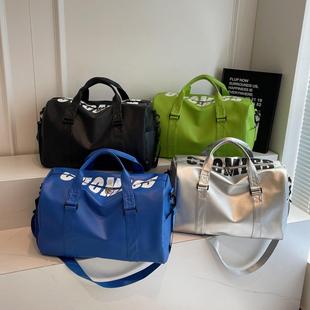 高质感皮质瑜伽包手提轻便短途旅行包冬季新款潮流斜挎运动健身包