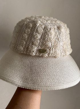 精致白色洋气优雅渔夫帽盆帽轻便时尚蕾丝拼接草编遮阳帽设计师款