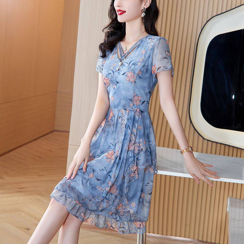 妈妈夏装连衣裙端庄大气2025新款40岁50中老年女夏季洋气碎花裙子
