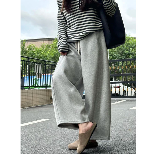 大码弯刀卫裤女冬季加绒2026流行新款九分裤阔腿奶奶裤胖mm运动裤