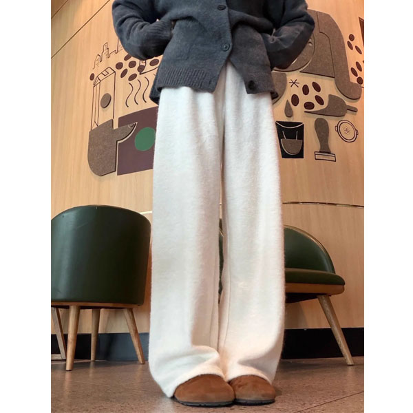 米白色毛绒阔腿裤女冬季2025新款羊毛呢休闲直筒裤松弛感显瘦裤子