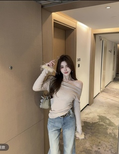 纯欲氛围 修身 亮闪拉肩毛毛袖 新款 显瘦T恤上衣 针织女2025冬季