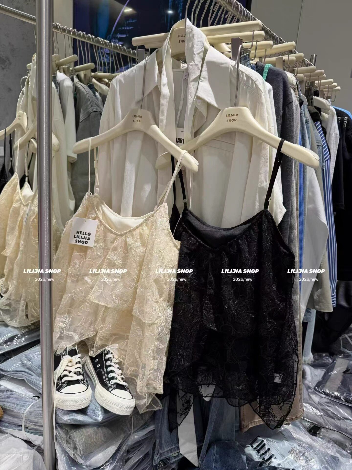 2026春夏新款韩版洋气层层蕾丝吊带背心女外穿不规则下摆宽松上衣