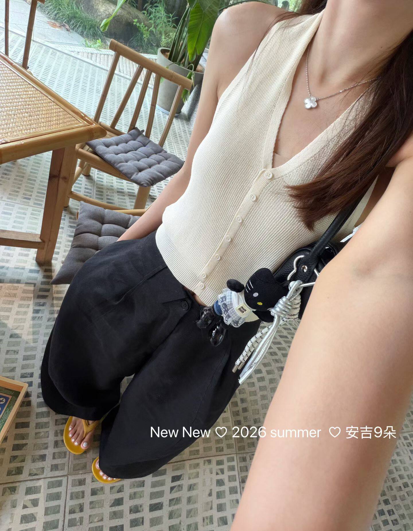 正品实拍2026夏季新款韩版修身显瘦洋气V领无袖针织背心露背设计