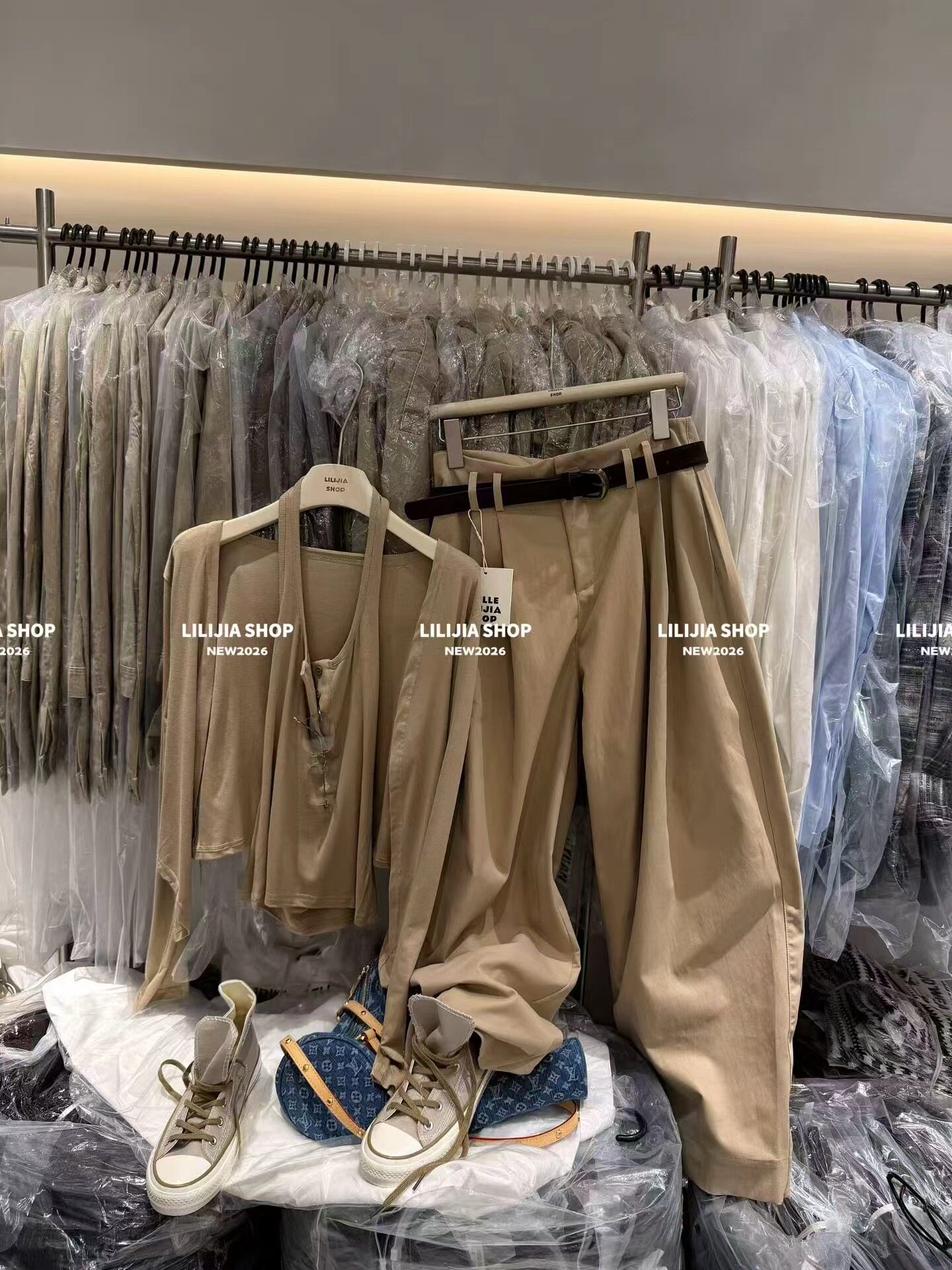 LiLijia正品秋新款甜酷辣妹挂脖露背小衫开衫+直筒休闲裤三件套装