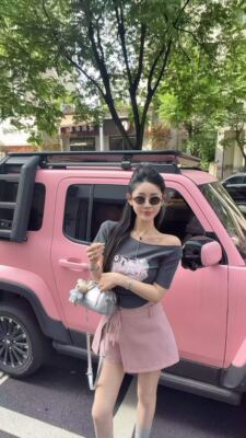 正品实拍美式复古辣妹印花设计感短袖T恤女修身显瘦斜领露上衣夏