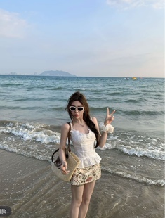 九月家 白色提花蕾丝重工吊带 复古印花超美半裙套装 海岛假日