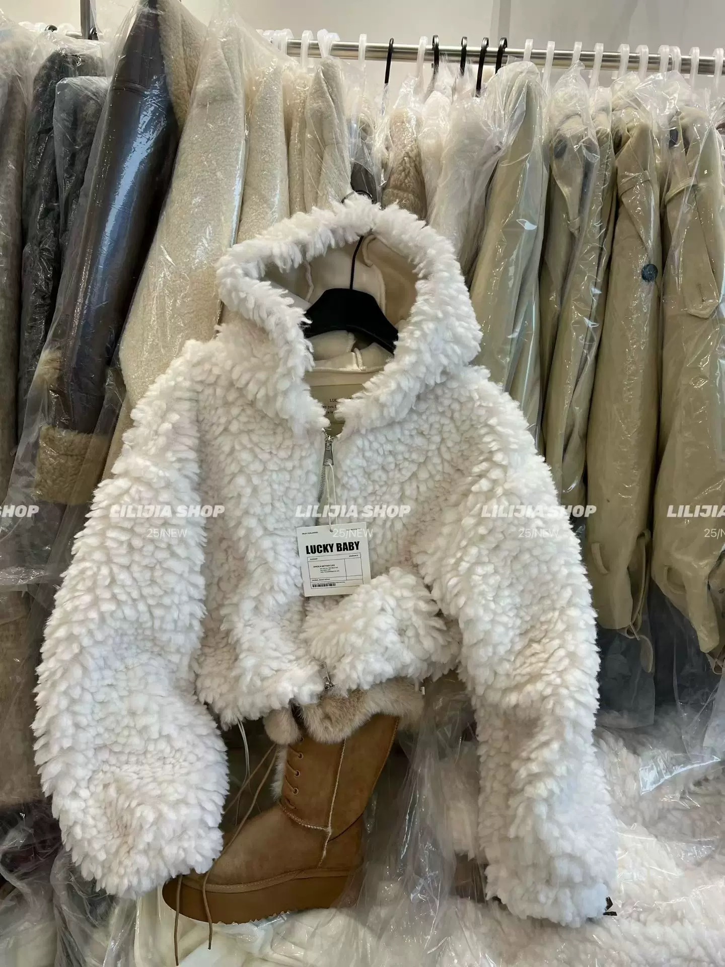 羊羔毛皮毛一体外套女2025冬季新款韩版宽松连帽加厚毛毛短款外套