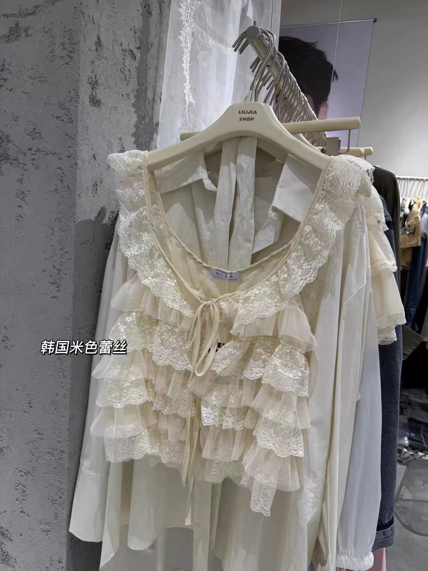 正品实拍2026夏季新款韩版时尚百搭显瘦蕾丝拼接衬衫女设计感上衣