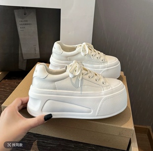 2026春季新款韩版时尚百搭休闲小白鞋女简约时尚厚底增高板鞋子潮