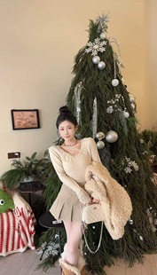 显瘦褶皱T恤打底衫 2025冬季 宽松蕾丝拼接v领上衣女修身 韩版 潮 新款