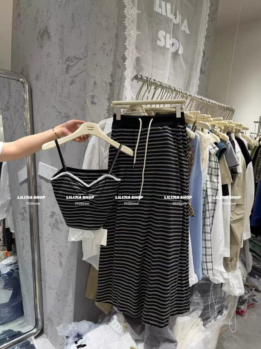 正品实拍韩版时尚百搭条纹拼接蕾丝吊带背心+松紧腰半身裙两件套