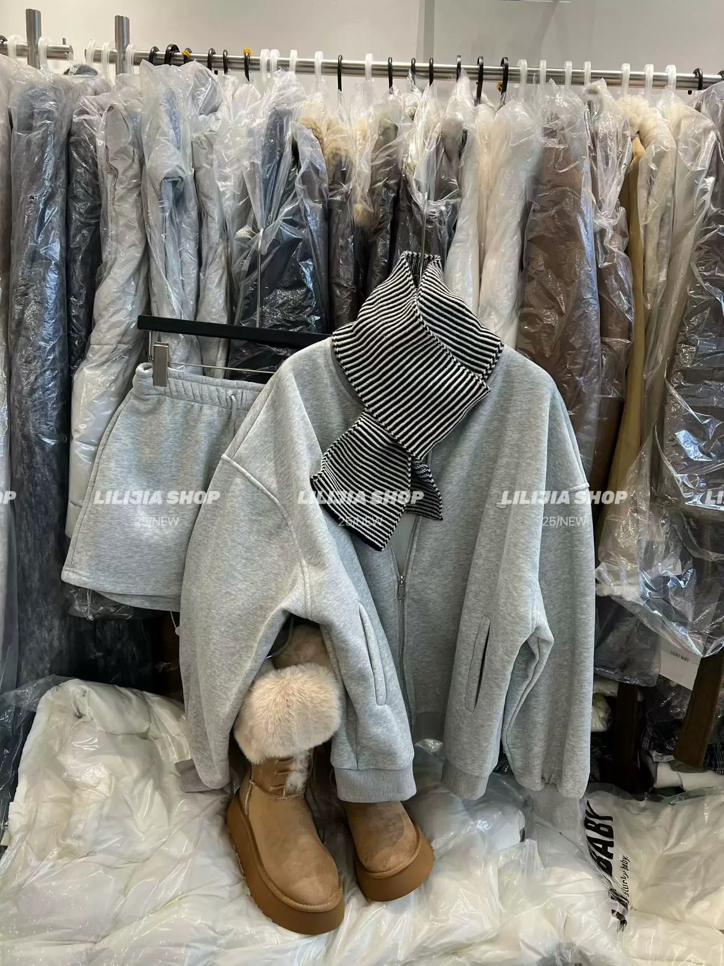 泡菜订制黑色格子围巾+加绒卫衣外套+加绒抽绳子短裤三件套套装潮