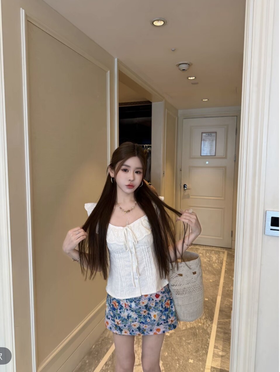 正品实拍2026夏季新款韩版时尚百搭显瘦蕾丝花边吊带背心女衬衫潮