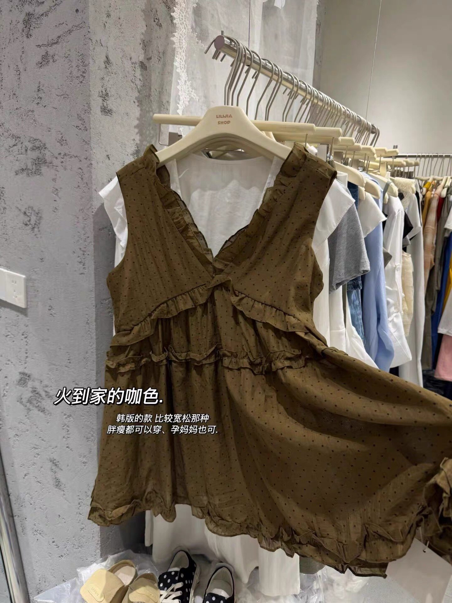 正品实拍2026夏季新款时尚百搭显瘦波点木耳花边背心女吊带连衣裙