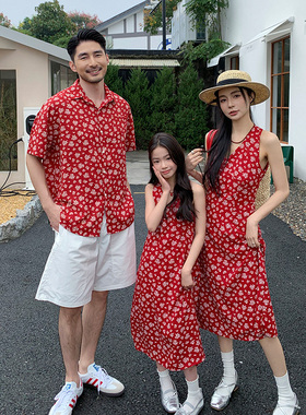 2026款亲子装夏季一家三口红色碎花衬衫母女连衣裙海边度假沙滩裙