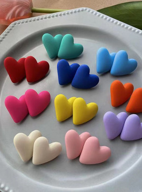 2023年新款潮春夏季温柔蓝色雾面显肤白爱心耳环女糖果色桃心耳钉