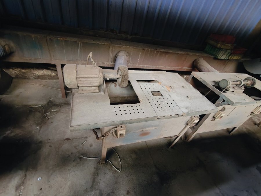 1月15日滁州明光市工业园区体育路西侧厂房内的手工大片分板机4台及磨板机8台网络拍卖公告