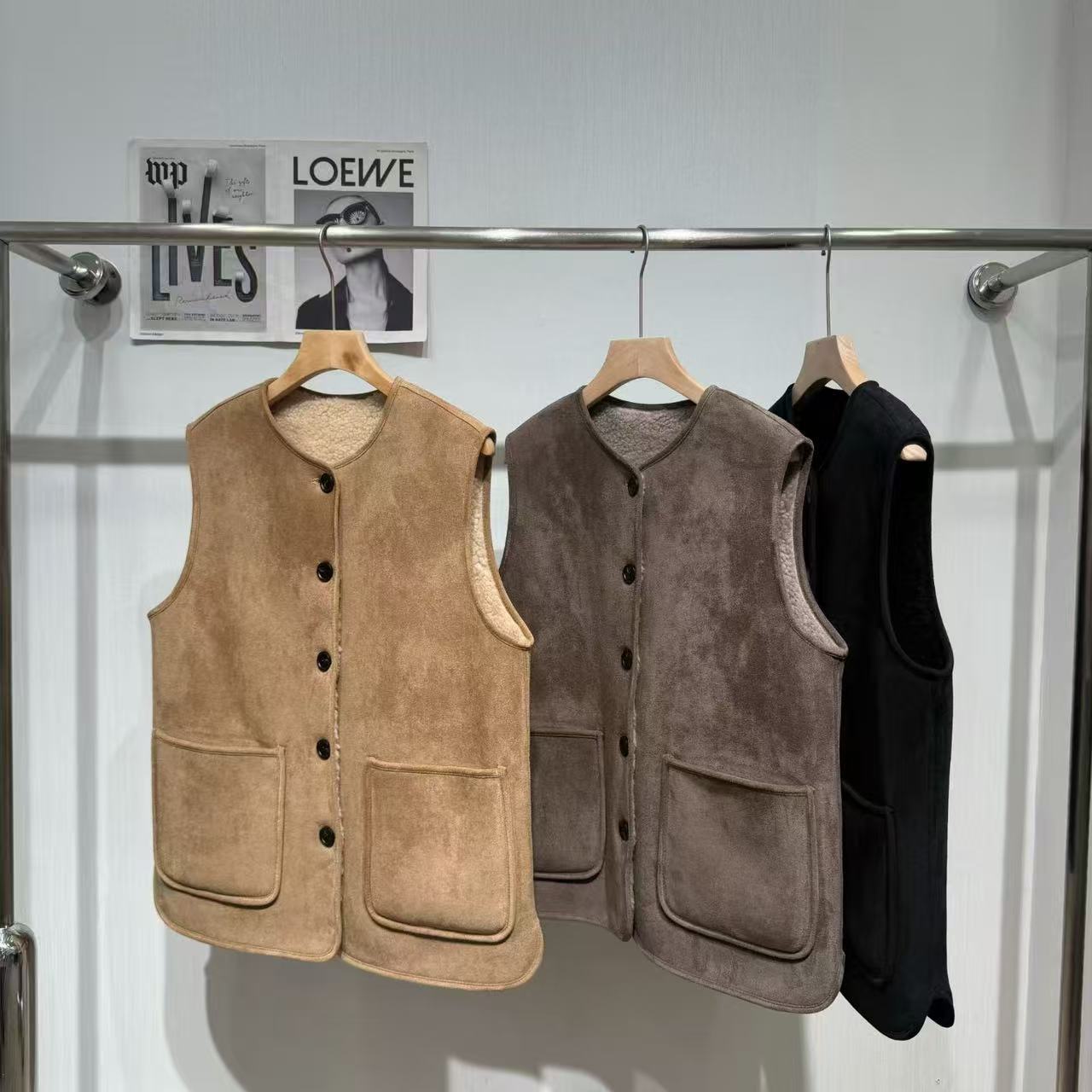 早秋新品‘’两面穿‘’全绵羊毛绒感排扣百搭马夹女