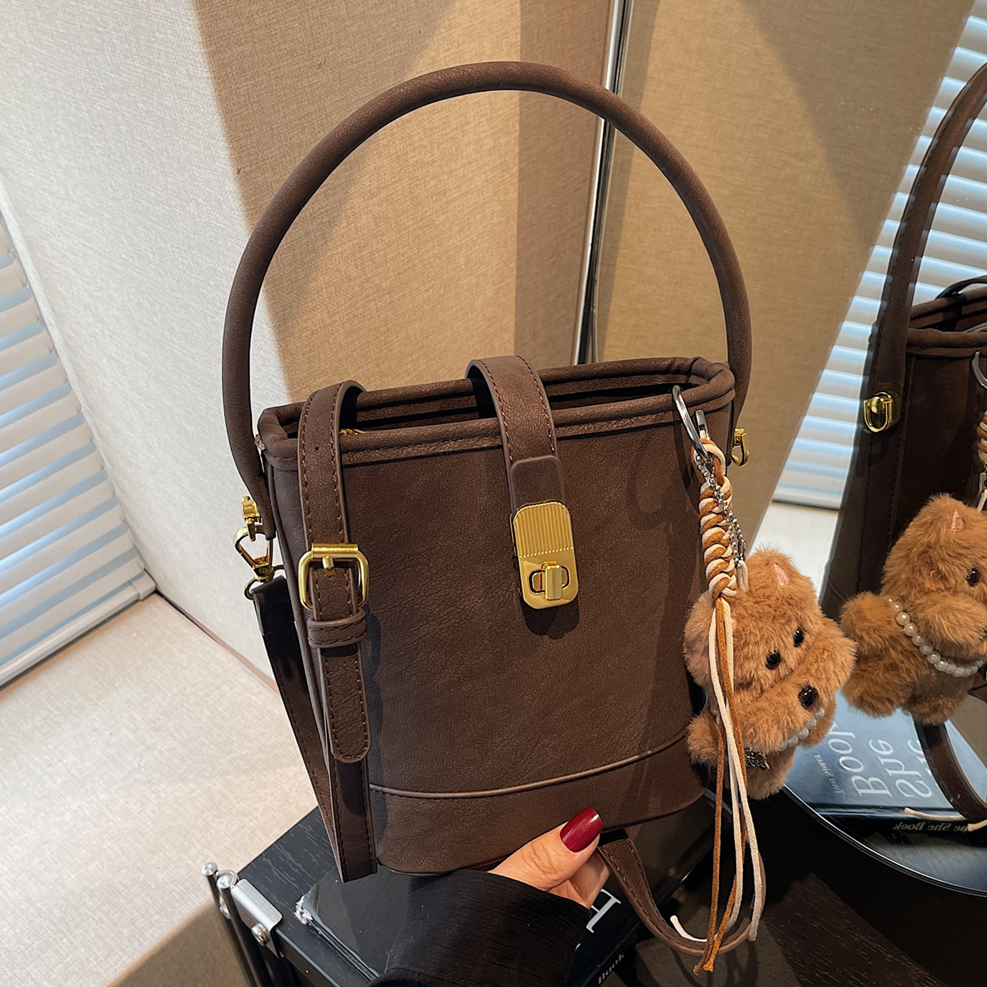 小包包女小众流行复古斜挎水桶包