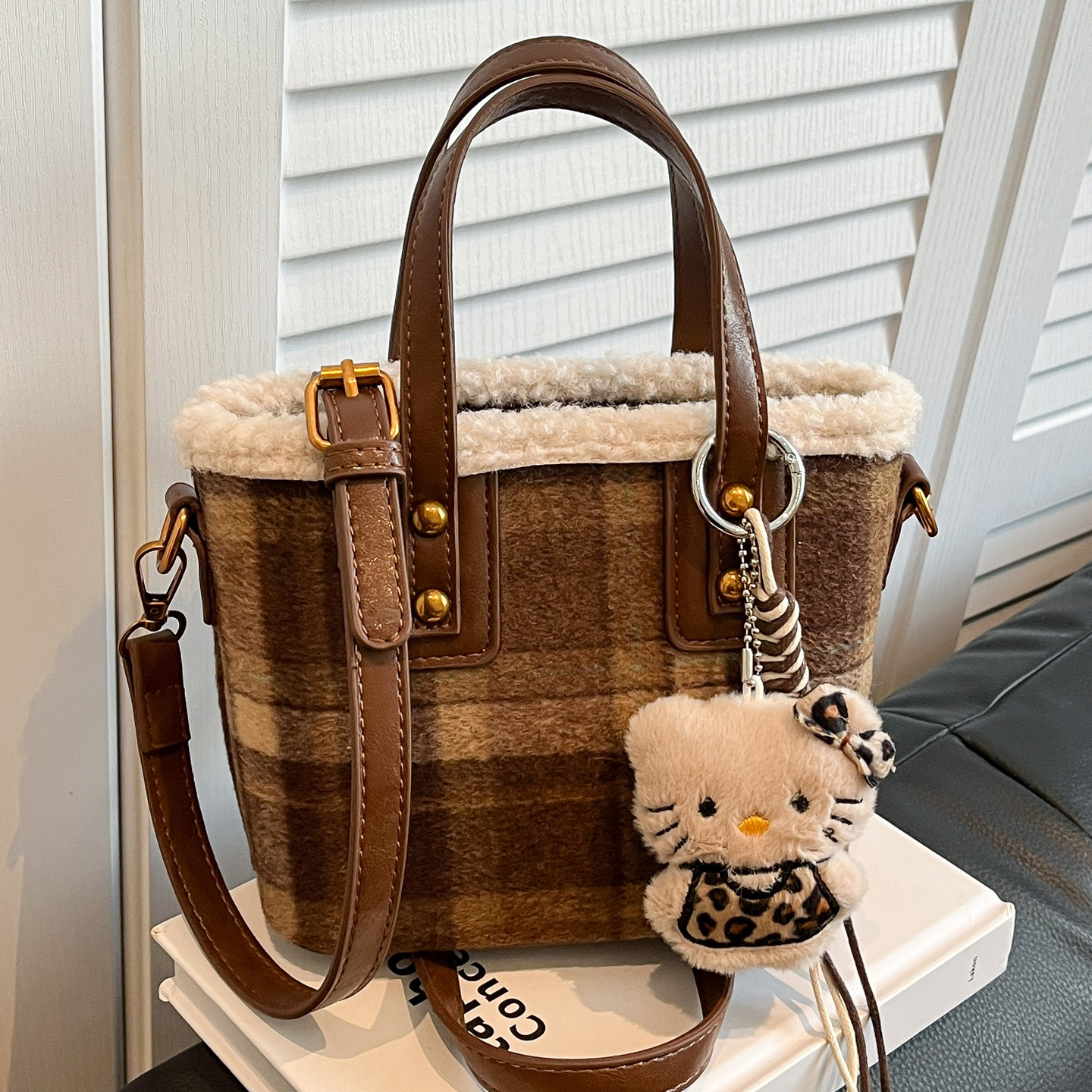 小包包女秋冬复古格纹毛绒拼接羊羔毛手提包小众毛绒感单肩斜挎包,箱包皮具/热销女包/男包,水桶包,淘宝优惠券,粉丝福利购,淘宝优惠卷