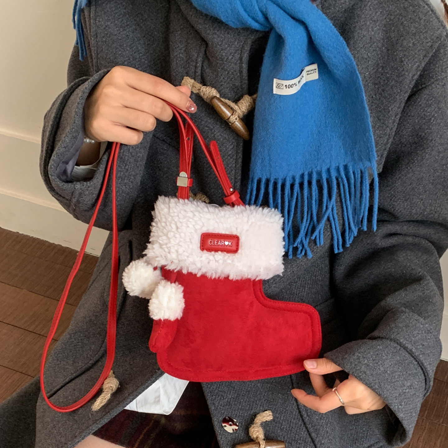 超火网红圣诞靴子包女2026新款小众可爱毛绒麂皮绒迷你后背斜挎包