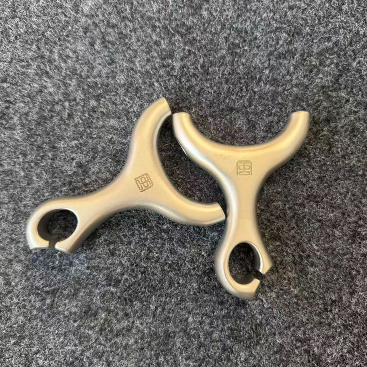 630不锈钢古风哪吒顶卡球弓高精准速射成年人哪吒顶卡单卡弹弓架