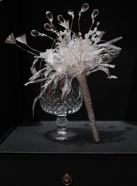 ETE新款新娘手持手捧花白色羽毛新串珠花朵超仙精致婚纱配饰17617