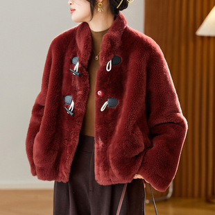 高级牛角扣皮毛一体短外套女长袖加厚保暖上衣羊羔毛呢大衣女冬衣