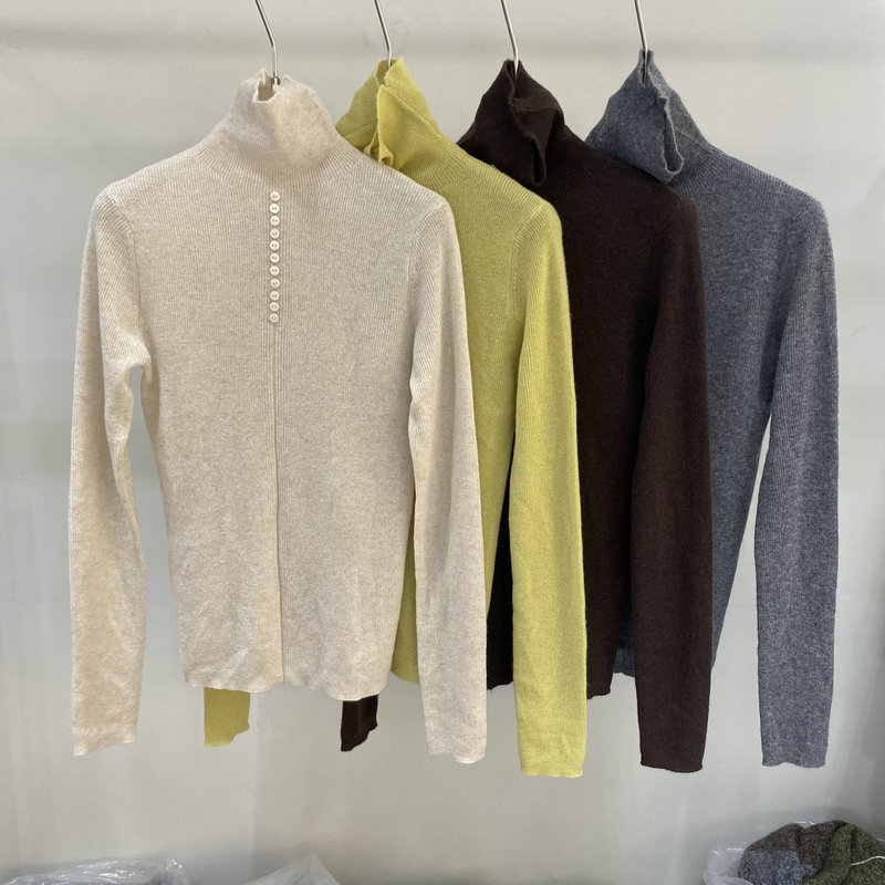 欧洲站2025冬季新款欧货 高领排扣100山羊绒修身显瘦打底针织衫女