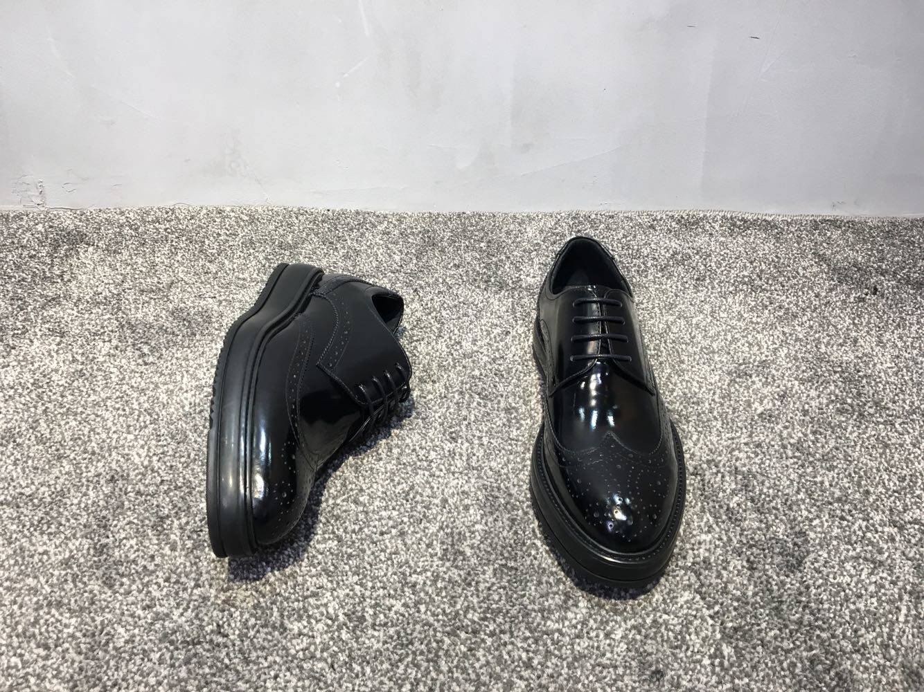 【巴霍力】2022新品时尚意大利漆光皮鞋雕花纹增高商务休闲皮鞋男