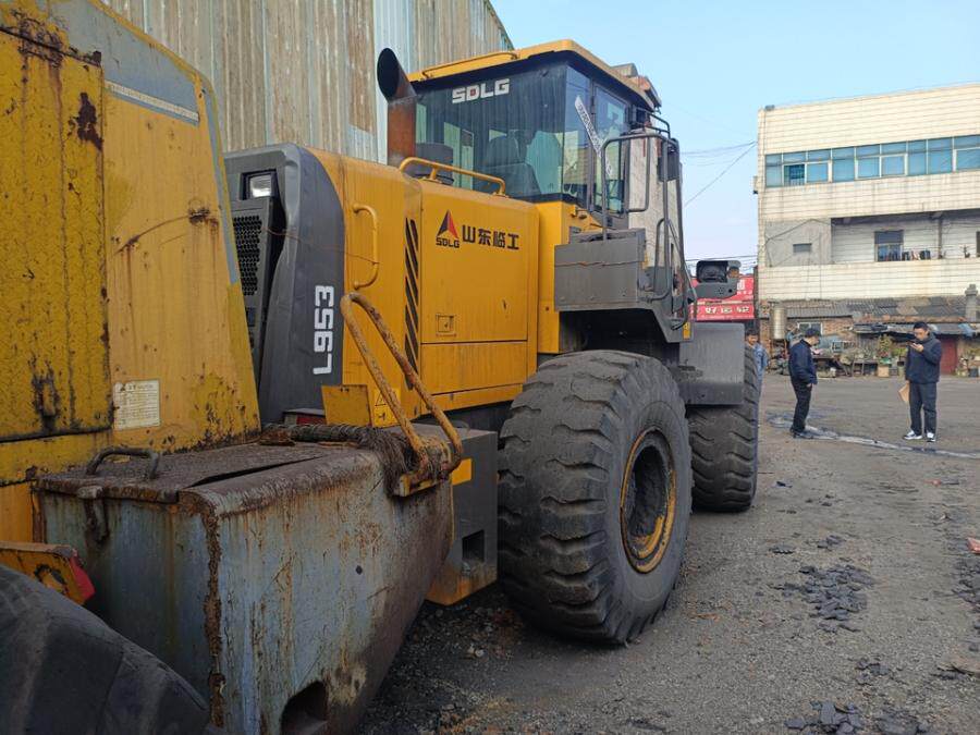 4月15日曲靖轮式装载机一台型号L953网络拍卖公告