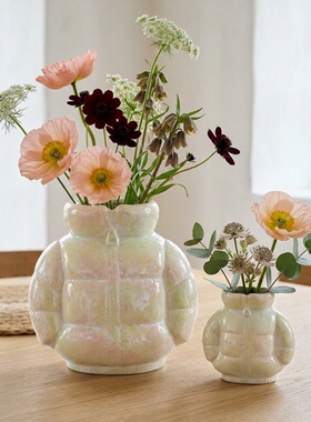 油画风萌趣羽绒服造型陶瓷花瓶