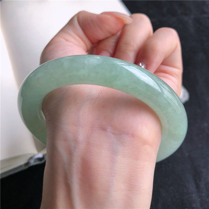 12月新品 天然翡翠61大圈口冰种晴底圆条手镯女款正品6K81210