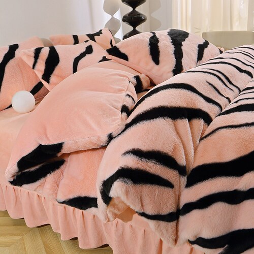 轻奢豹纹兔毛绒牛奶床上四