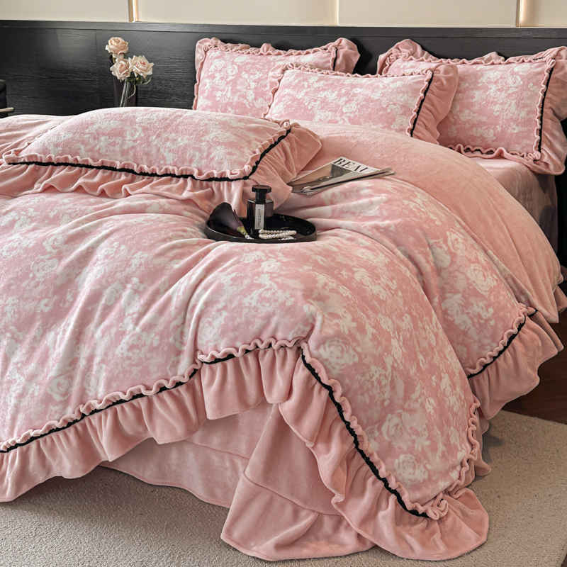 舒适新款轻奢加厚韩版公主风小碎花雕花牛奶绒床盖冬季四件套床品