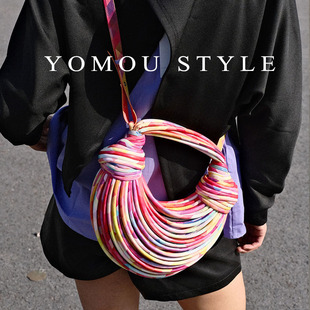 手拿斜挎包 YOMOU炫彩涂鸦潮流手工编织面条绳结包饺子云朵包时尚