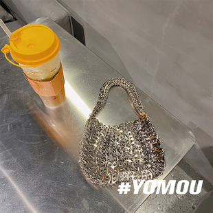 YOMOU闪亮复古亮片包手工编织银色珠片金属饺子包手机包手提包女