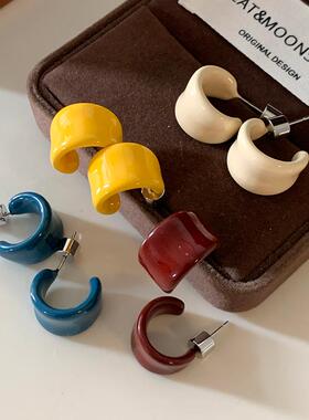 多巴胺曲面珐琅耳钉2025新款爆款字母C型耳环轻奢高级感简约耳饰