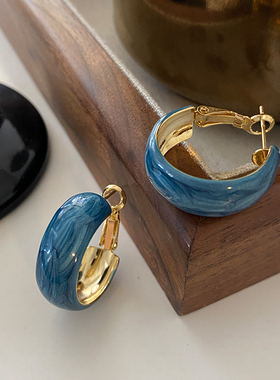 克莱因蓝耳圈适合秋天的耳环2025新款爆款高级感蓝色珐琅彩耳饰女