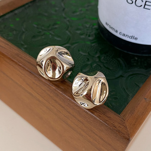 咖金色圆形凹凸褶皱耳钉2025新款 高级感小金豆耳环复古风耳饰 爆款