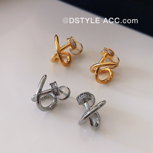 DSTYLE交叉扭线镶钻几何铁钉耳钉