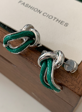 绿色绳结耳环2025新款高级感金属耳钉女小众设计感欧美风简约耳饰